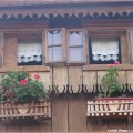 tradicije cigoc fenetre et fleurs 120x120 Lonjsko Polje: Čigoč Krapje; ruralité et authenticité de la Croatie Centrale