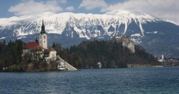La Slovénie, charmante petite Suisse des Balkans Bled Eglise Saint Martin Alpes Juliennes en Slovénie