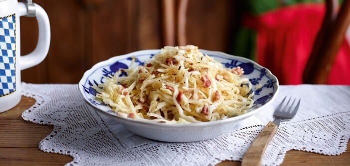 Krautsalat : recette de salade de chou blanc à l’allemande ; un grand classique bayrischer krautsalat