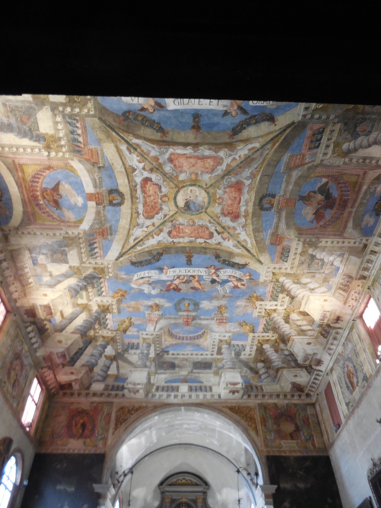 En entrant, nous ne pouvons que remarquer ce splendide plafond. Les fresques sont d'Antonio Torri et Pietro Ricchi (XVIIème) 