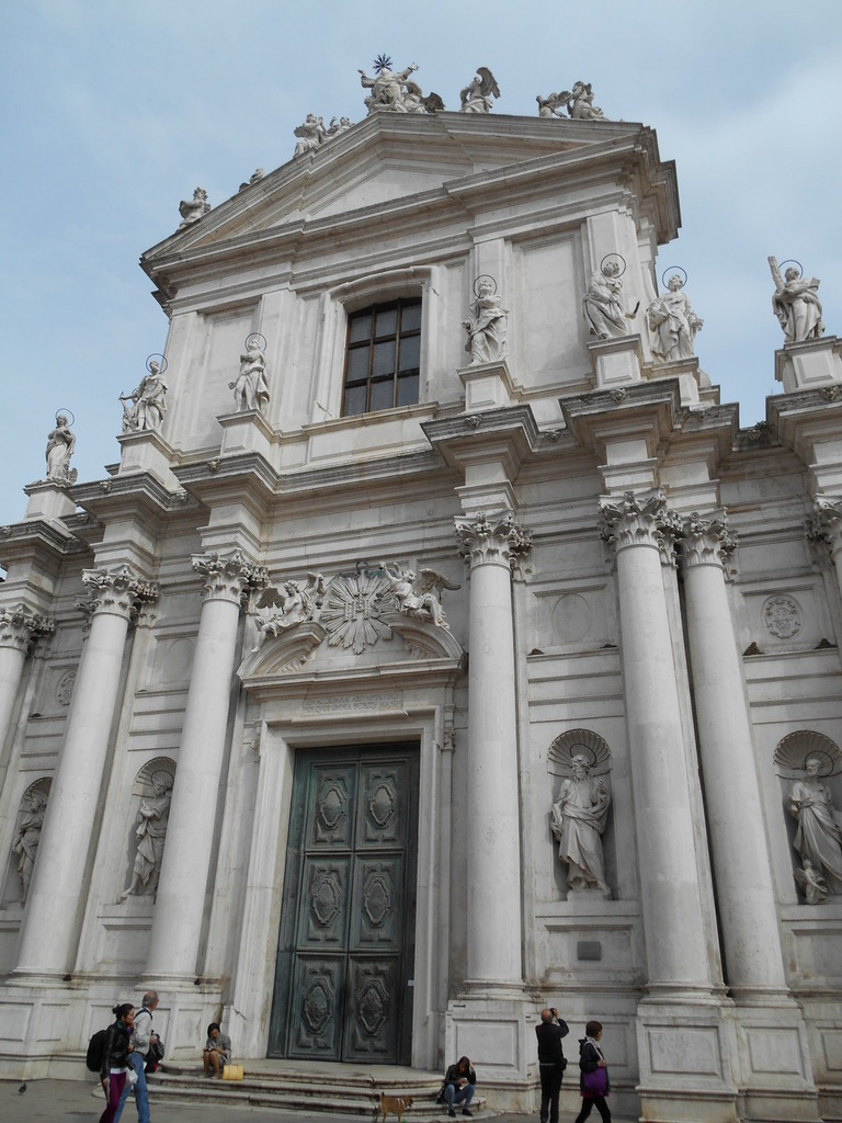 Façade de l'église Santa Maria Assunta (connue sous le nom de chiesa dei Gesuiti car construite par les Jésuites).