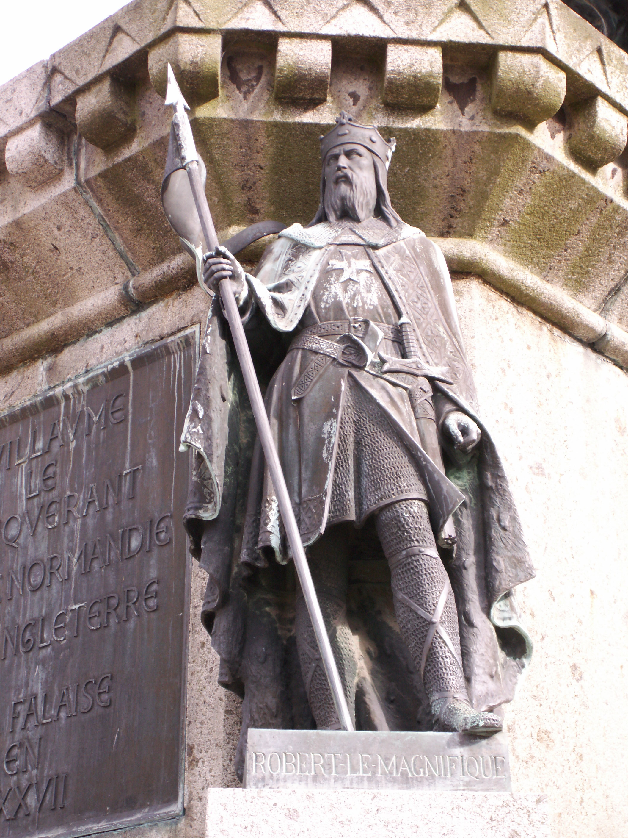 https://voyages.ideoz.fr/wp-content/plugins/wp-o-matic/cache/3143e_Robert_magnificent_statue_in_falaise.JPG