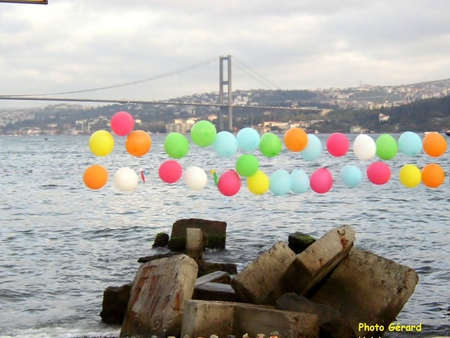 Ballons au bord du Bosphore (2)