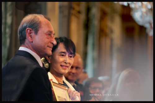  Aung San Suu Kyi ; une reine… sans gant en visite à Paris