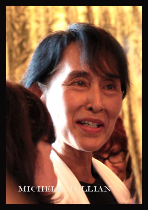  Aung San Suu Kyi ; une reine… sans gant en visite à Paris