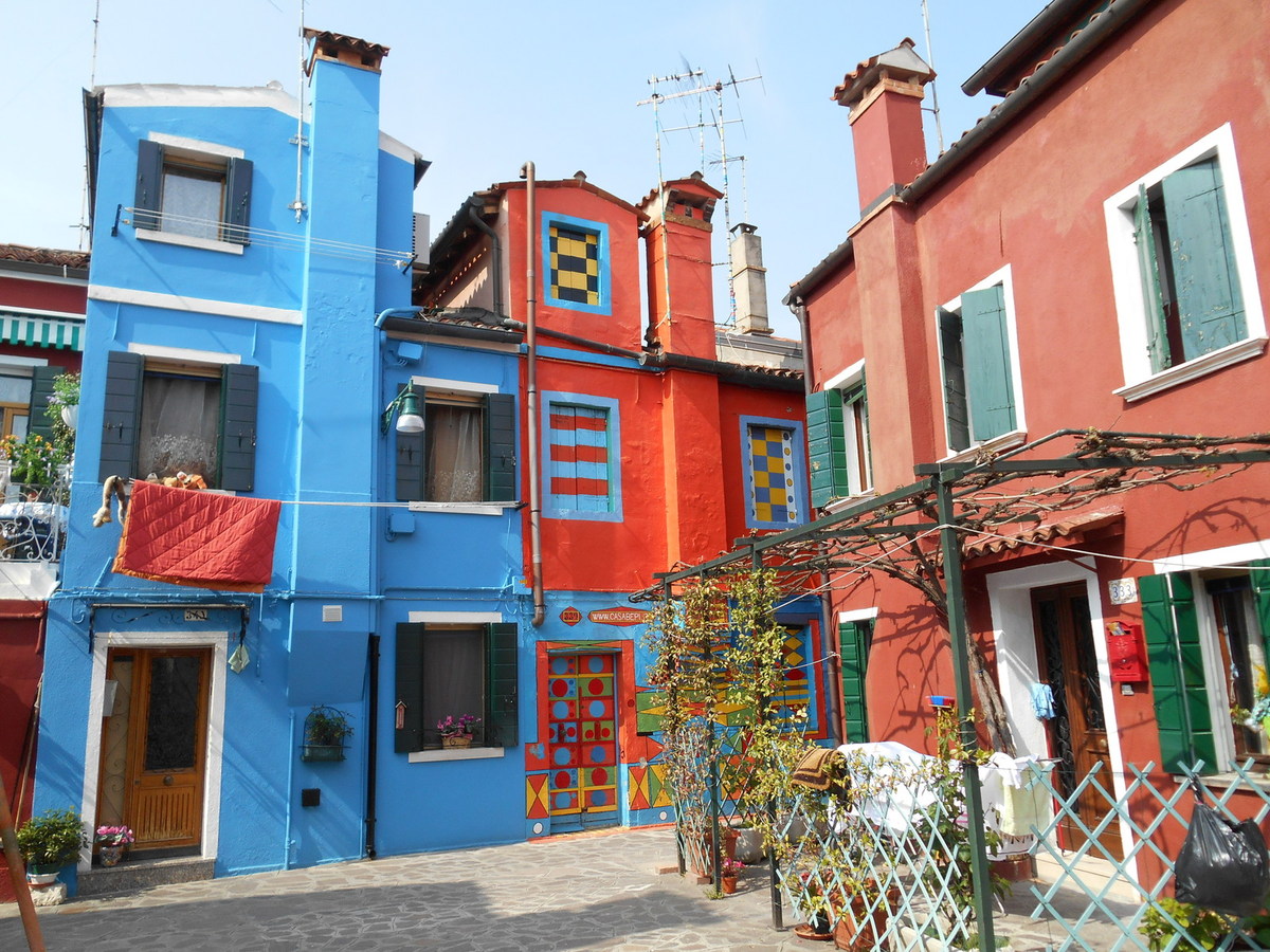 Et lorsqu'on parle de maisons colorées...le plus bel exemplaire à notre goût!