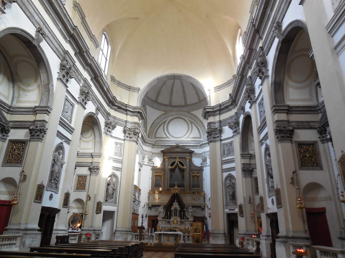 Une dernière église sur le chemin du retour: l'église Santa Maria della Consolazione (ou "della Fava") avec des statues sculptées par Torreti et des peintures de Tiepolo.