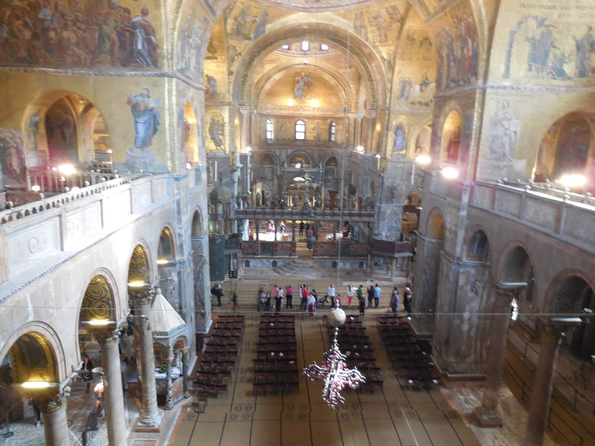Le choeur de la Basilique vu depuis la loggia et musée de San Marco.