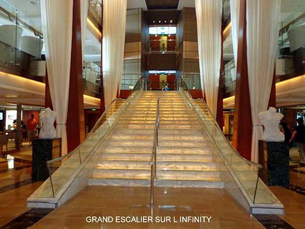 bateau celebrity infinity grand escalier
