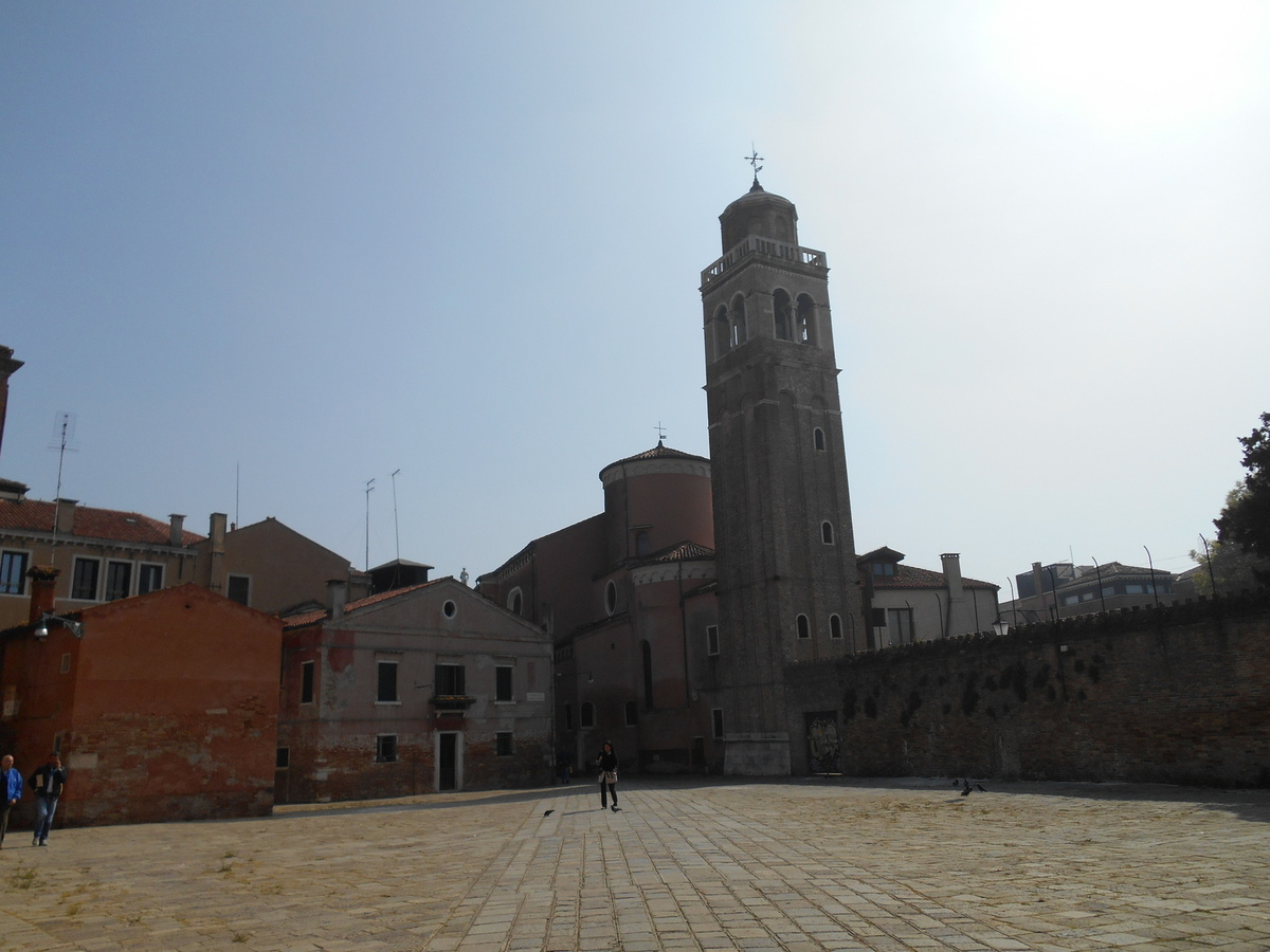 Le campanile date du XIIème siècle.