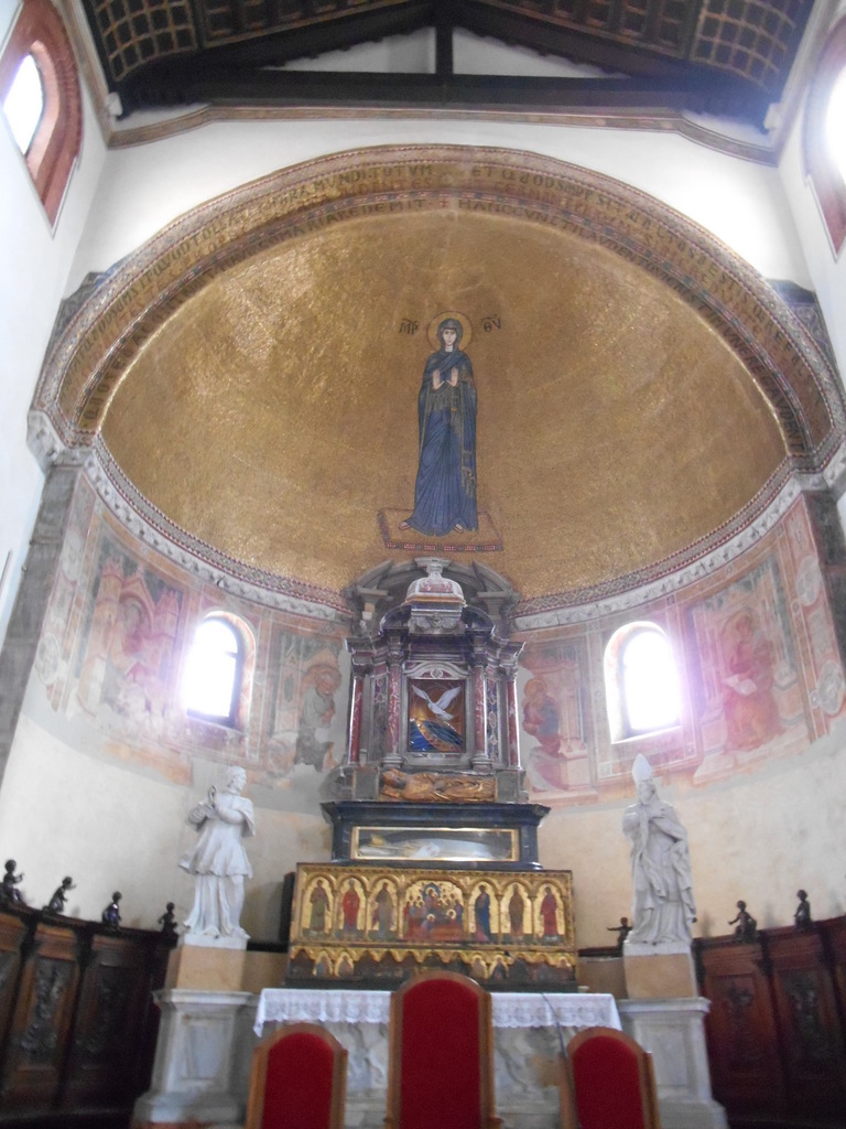 Remarquable mosaîque se trouvant dans l'abside qui représente la Vierge Orante (XIIème siècle).