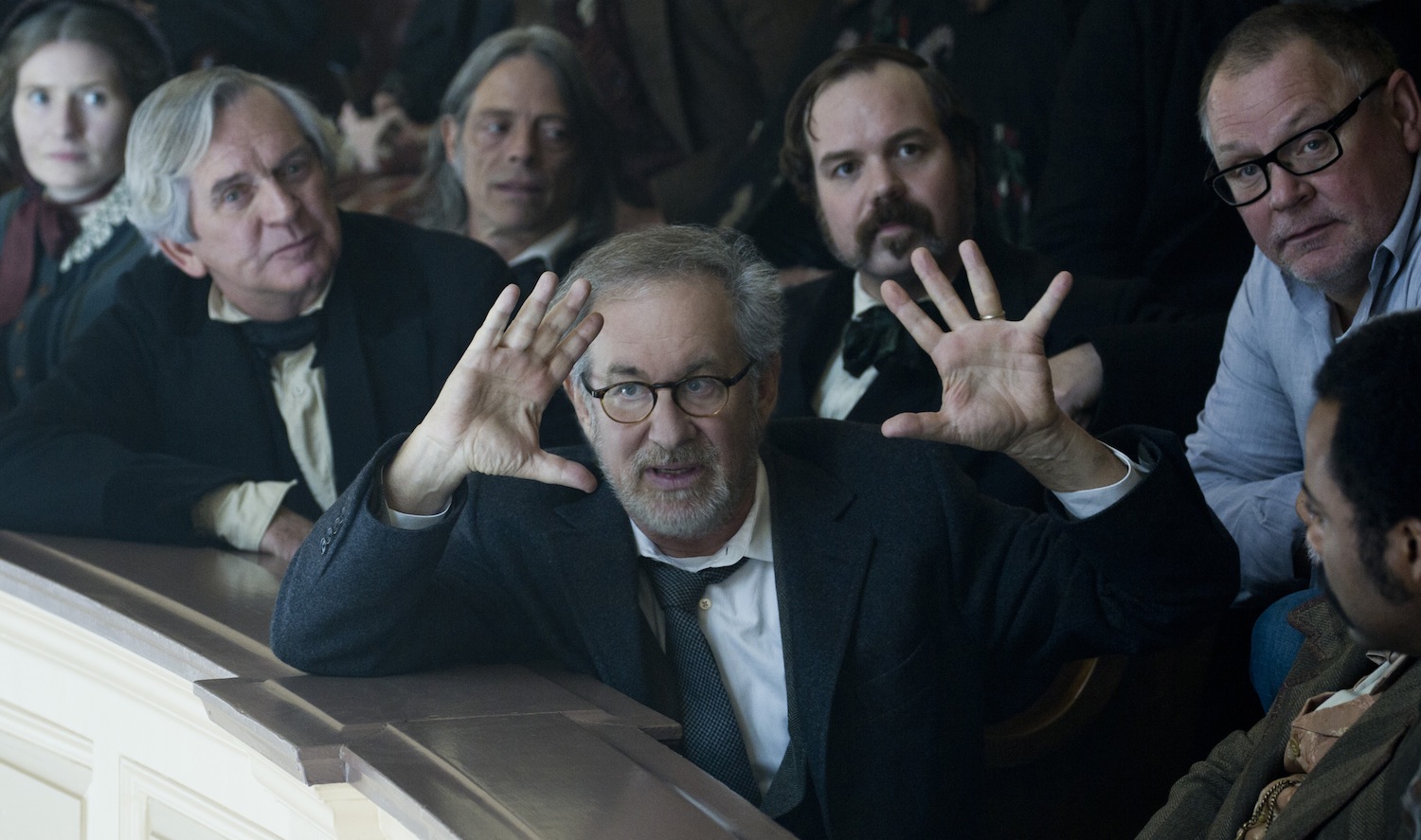 https://voyages.ideoz.fr/wp-content/plugins/wp-o-matic/cache/b0a2ef7fb0_spielberg-directing-lincoln1.jpg