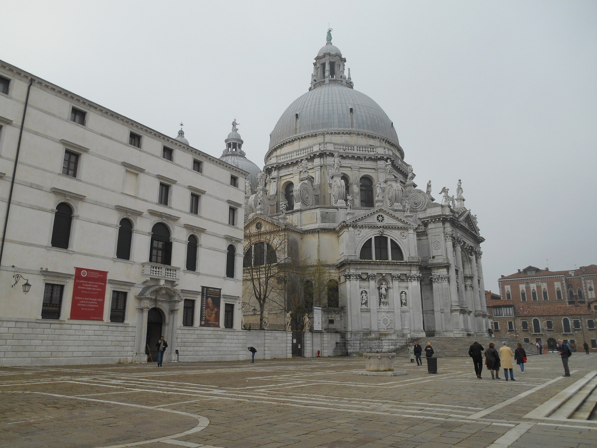 A proximité, la Basilique Santa Maria della Salute.