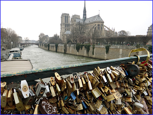 Paris pont de l archeveche cadenas notre dame