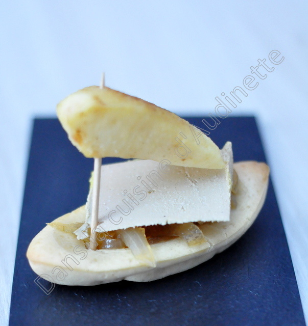 Barquettes sucrées salées : foie gras , oignons confits et pommes poêlées