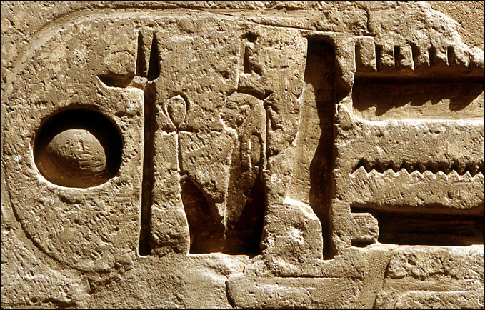 gravures profondes temple Ramsès III