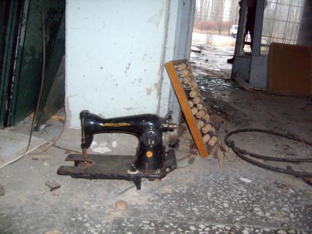 Tchernobyl Pripyat  machine à coudre magasin désaffecté