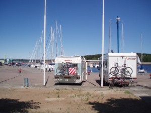 Camping-cars en escale à la marina de Pirita
