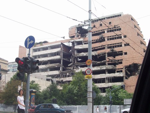 Résultat de recherche d'images pour "Bombardement de Belgrade par l'Otan guerre des Balkans Images"
