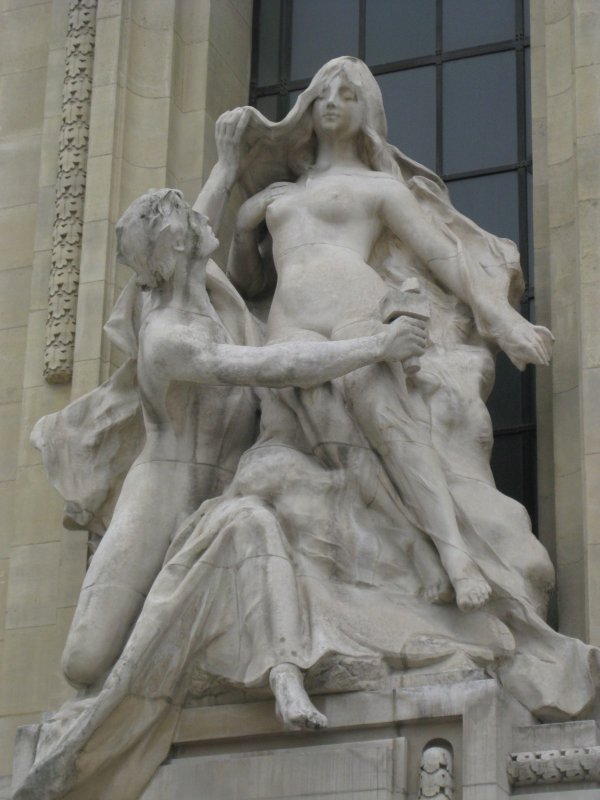 Grand Palais Paris Statue
