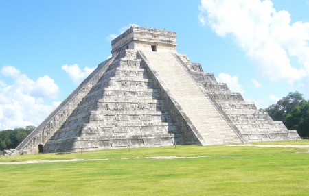 la pyramide de Kukulcan sur le site maya de Chichen Itza (Yucatan) au Mexique