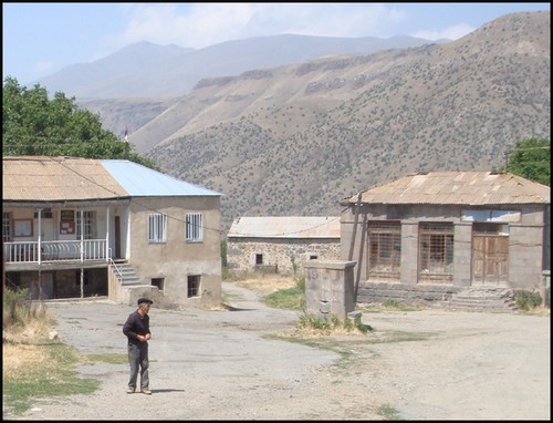 Armenie village ltsen