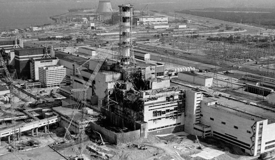 centrale lenine réacteur 4 de tcherobyl après l'implosion