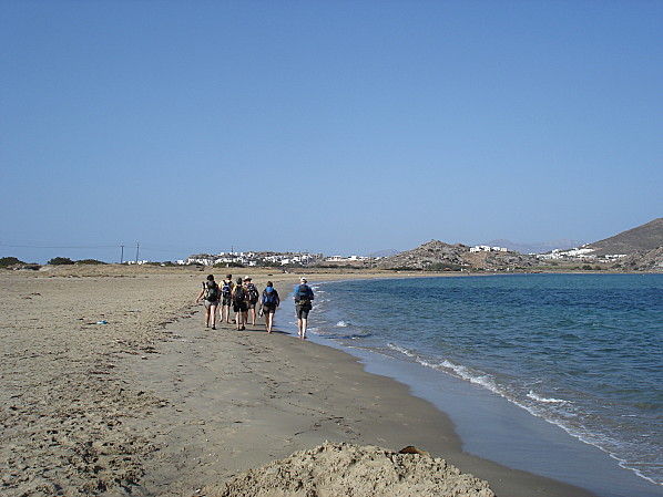 cyclades naxos marche sur la plage