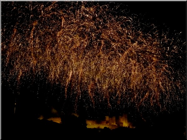 feu artifice carcassonne 2012 pluie doree