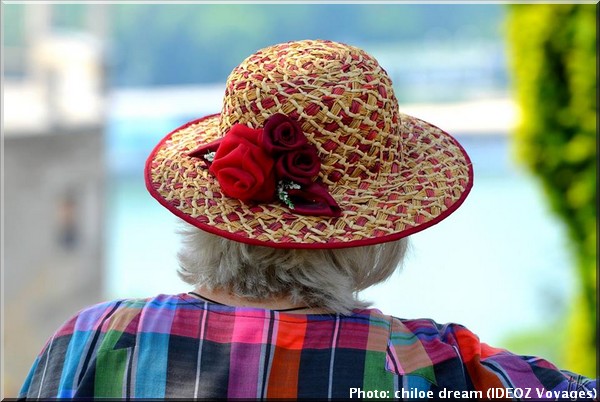 belgrade serbie femme au chapeau