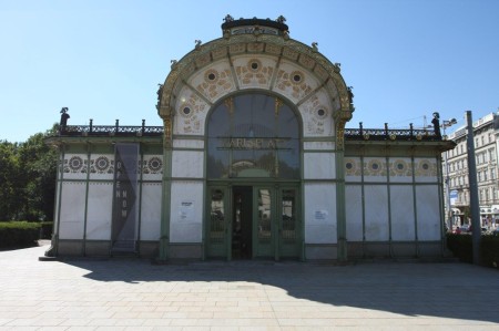 L'une des deux anciennes stations de métro dessinées par Otto Wagner