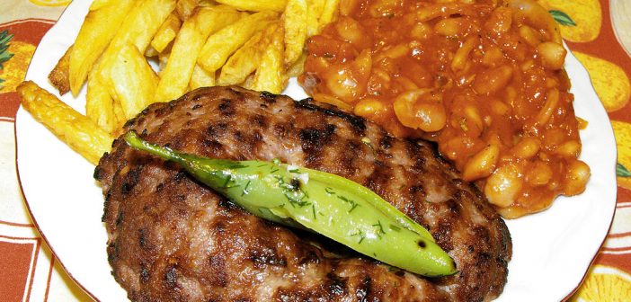 Recette Pljeskavica, le burger épicé façon serbe