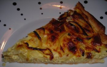 Zibelechueche, tarte à l’oignon bernoise (Recette Cuisine Suisse) Zibelechueche tarte d'oignon bernoise