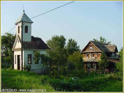 lonjsko polje eglise et maison