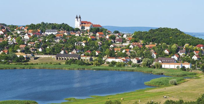 Le lac Balaton et sa région : un paradis pour des vacances en Hongrie veszprem lac balaton hongrie