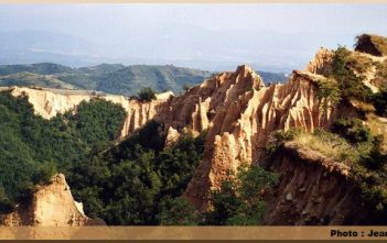 Voyage en Bulgarie orthodoxe : du monastère de Rojen à Melnik Melnik montagnes bulgarie