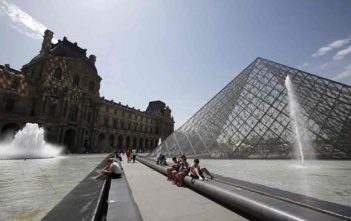 Avdeï Ter-Oganian et l’art contemporain russe (Exposition Louvre Paris 2011) louvre paris pyramide