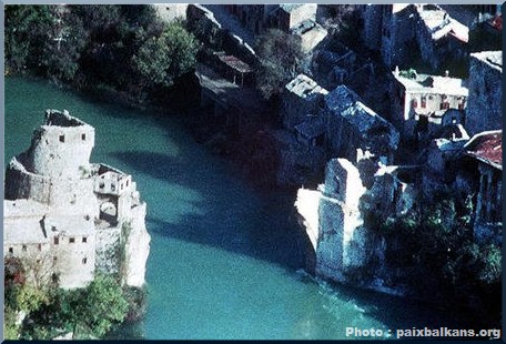 Mostar pont détruit en 1993