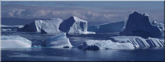 Icebergs au large de Sarqaq