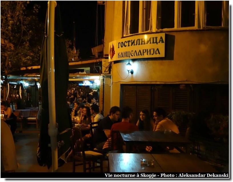 Skopje vie nocturne au café