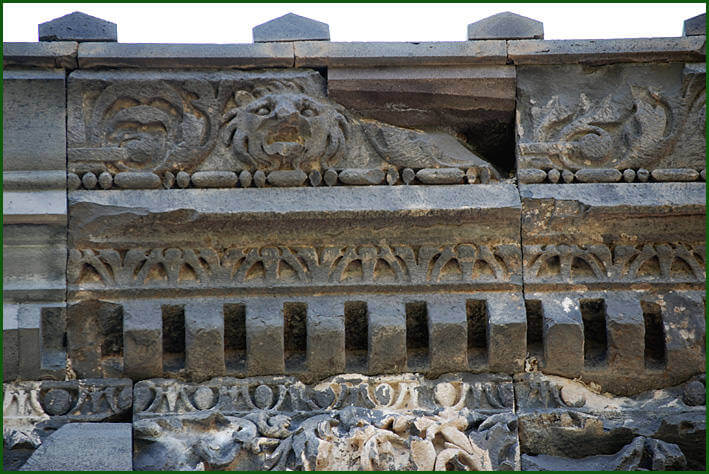 Arménie temple de Garni frise