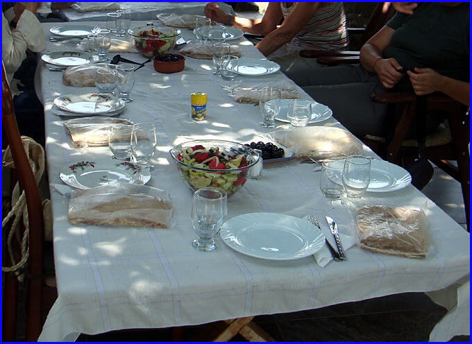Arménie repas du déjeuner sous la tonnelle