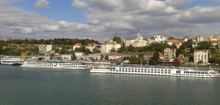 Belgrade en été et sur l’eau ; la capitale au croisement de 2 fleuves Belgrade péniches à Zenum
