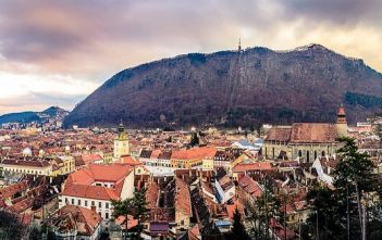 Visiter Brasov en Transylvanie : Top 5 des sites immanquables brasov panorama