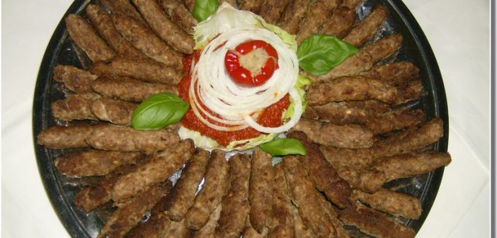 Cevapcici ; un incontournable dans la cuisine des balkans, serbe et bosniaque Cevapcici cuisine serbe bosniaque