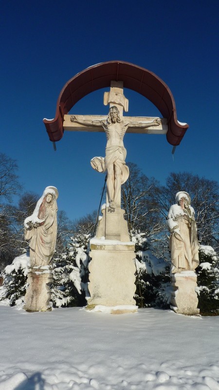 Cimetiere Westfriedhof Munich Statue du christ en pierre