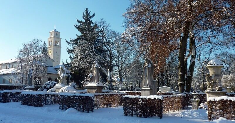 Eglise et statue Westfriedhof cimetiere de l'ouest à Munich