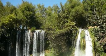Kursunlu Selalesi, les cascades du parc national et la rivière Aksu (Tourisme Antalya) Kursunlu parc des chutes d'Antalya