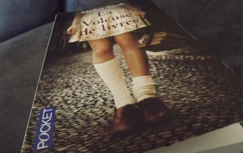 La voleuse de livres de Markus Zusak ; entre tendresse et humanisme dans la Bavière de 1939 La voleuse de livres Markus Zusak