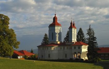 Monastère de Ciolanu ; un trésor religieux dans la contrée de Buzau (Muntenie) monastere ciolanu roumanie